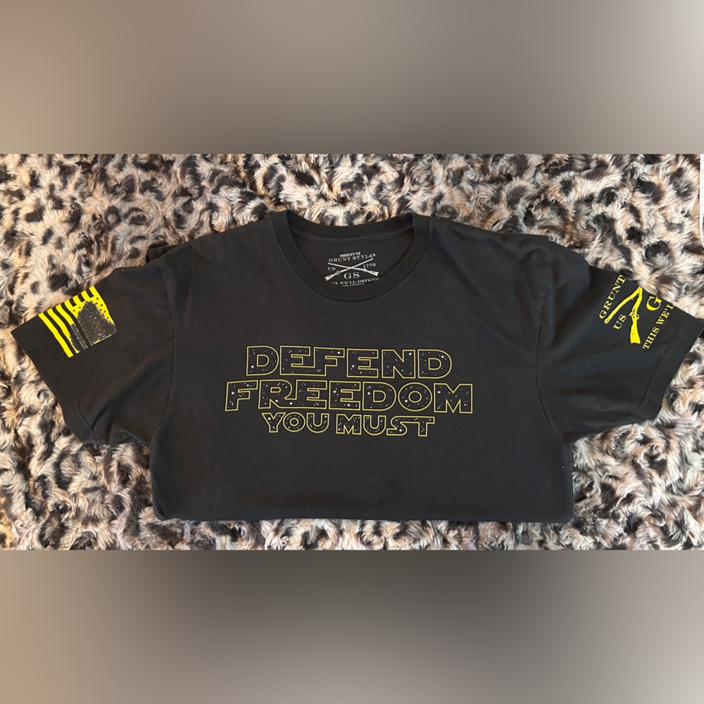 GRUNT STYLE T-shirt “ defend FREEDOM you must” size medium